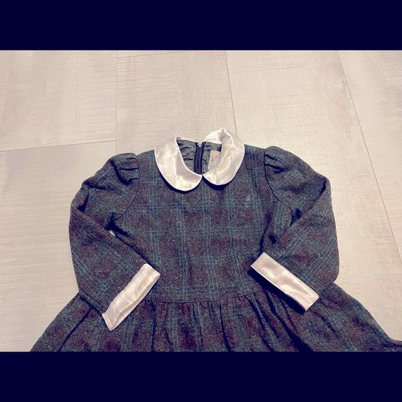 Grey Dress White Collar & Cuffs - Picture 4 of 6